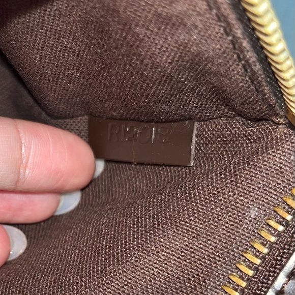 Authentic LOUIS VUITTON Spencer Messenger Bag in Damier Ebene - Picture 10 of 16